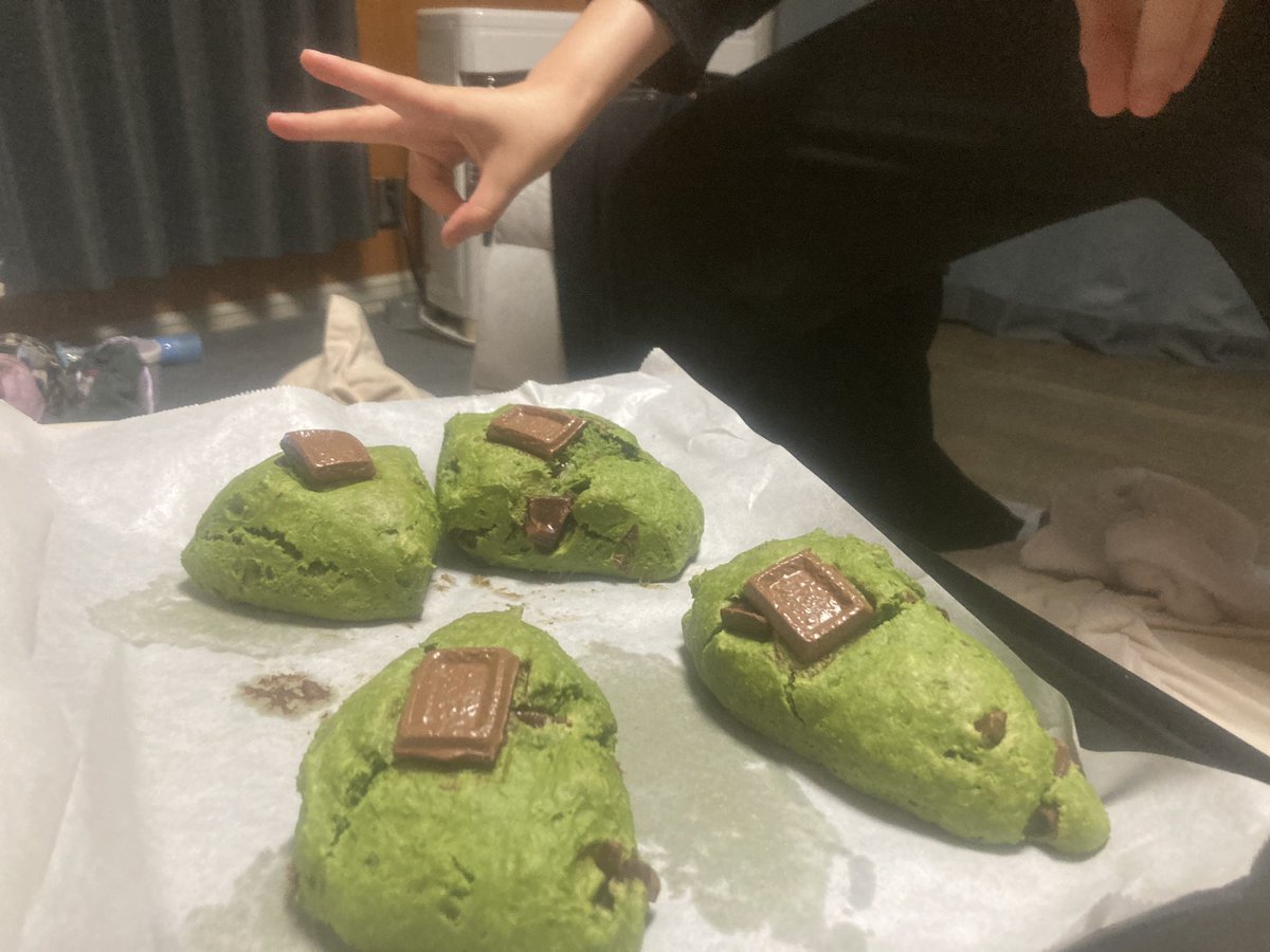 sachi5f170's tweet photo. 仕事終わりの菓子作り、チョコ抹茶スコーン！！ https://t.co/vOLBqsFAZf