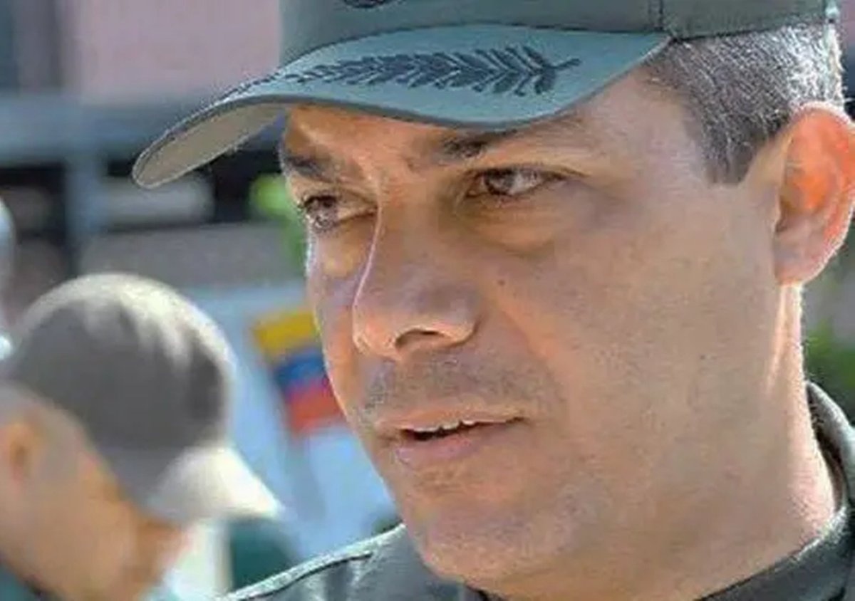 ElNacionalWeb's tweet photo. #2Sep | ⚖️🇻🇪 ONG y víctimas de violaciones de derechos humanos solicitaron al fiscal general, Larry Devoe Márquez, investigar al militar Rafael Quero Silva, deportado de Estados Unidos a Venezuela el pasado 18 de agosto.

🚨 Movimiento Vinotinto aseguró que en las fiscalías 21 y 9 de Lara permanecen más de una decena de denuncias por presuntas torturas y amedrentamiento durante las protestas de 2013 y 2014, cuando Quero Silva comandaba el Destacamento 47 de la GNB.

📋 La organización también pidió protección para las víctimas y testigos. Desde su deportación, se desconoce el paradero del militar.

🔗 Todos los detalles en https://t.co/ZaRzQVVNFg