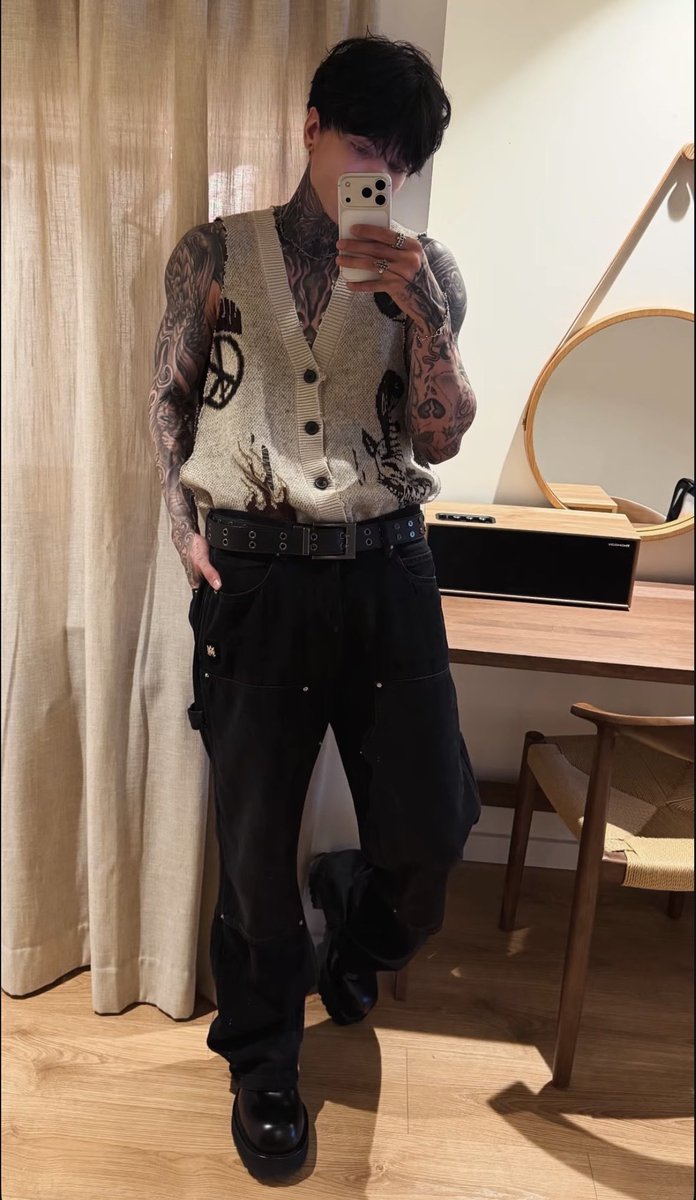 xCryUpdates_'s tweet photo. 📲📢 | Cry vía historias de Instagram.

Buen outfit 👀 https://t.co/Mc1UTnoDV7