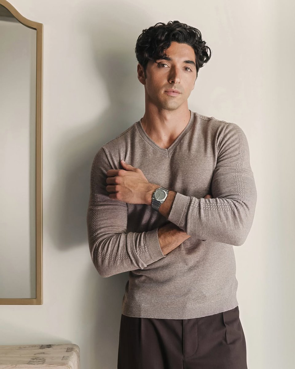 teamtaynick's tweet photo. Taylor Zakhar Perez via Instagram:

The @/bvlgari Octo Finissimo 37. Barely there, hard to ignore. #OctoFinissimo37 #BvlgariPartner

Photographed by: @/eliastahan
Styled by: @/danielrsepulveda
Groomed by: @/groomedbymichelleharvey https://t.co/19HQKXbYbF