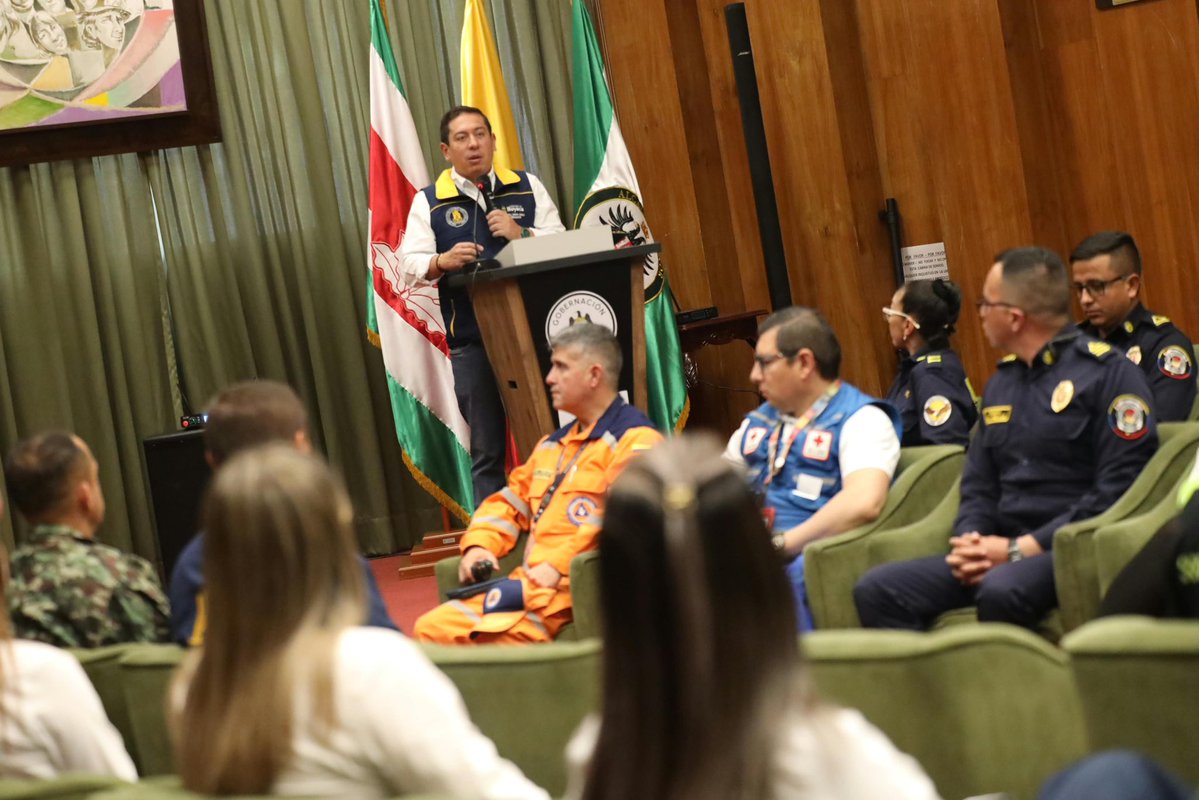 CarlosAmayaR's tweet photo. Nos encontramos en Consejo de Gobierno, con @bomberostunja, @DefensaCivilCo, Cruz Roja, @COL_EJERCITO, @PoliciaMTunja e integrantes del Consejo Departamental de Gestión del Riesgo. 

Estamos tomando importantes decisiones para enfrentar el fenómeno de El Niño. 

¡Confianza, trabajo duro y fe 💪🏼!