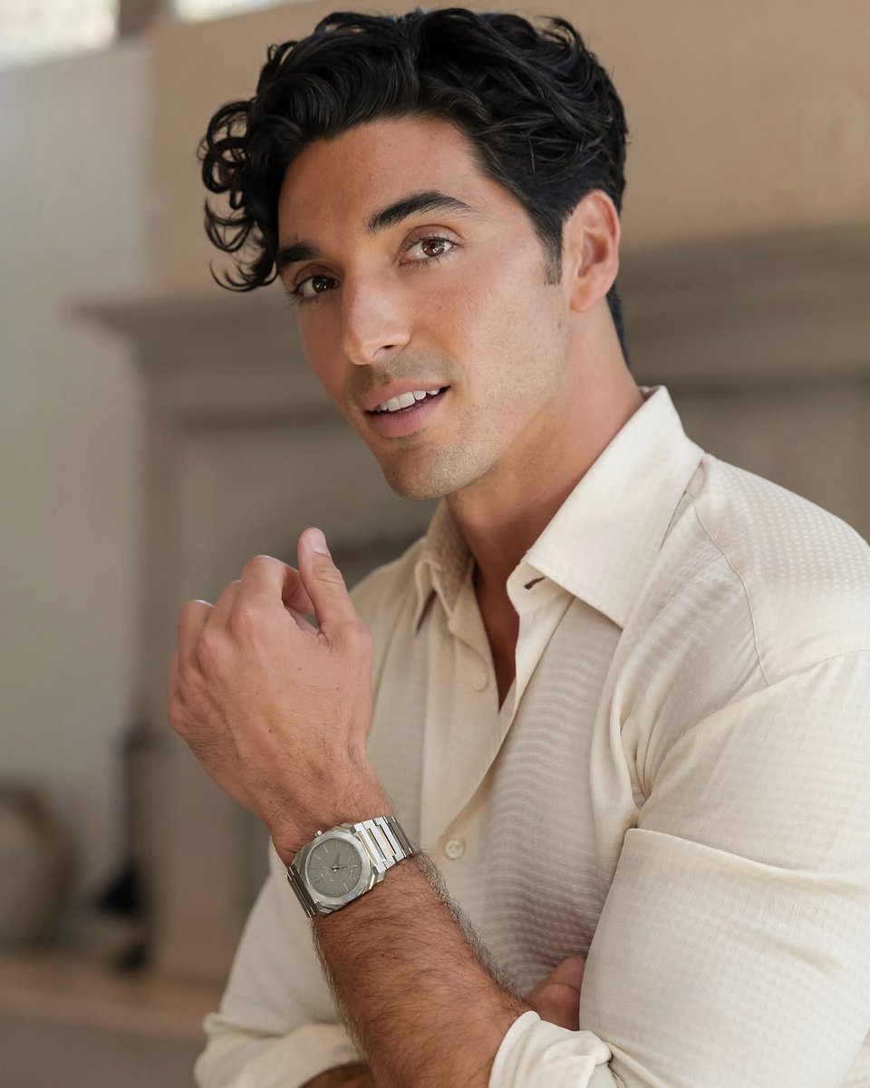 teamtaynick's tweet photo. Taylor Zakhar Perez via Instagram:

The @/bvlgari Octo Finissimo 37. Barely there, hard to ignore. #OctoFinissimo37 #BvlgariPartner

Photographed by: @/eliastahan
Styled by: @/danielrsepulveda
Groomed by: @/groomedbymichelleharvey https://t.co/19HQKXbYbF