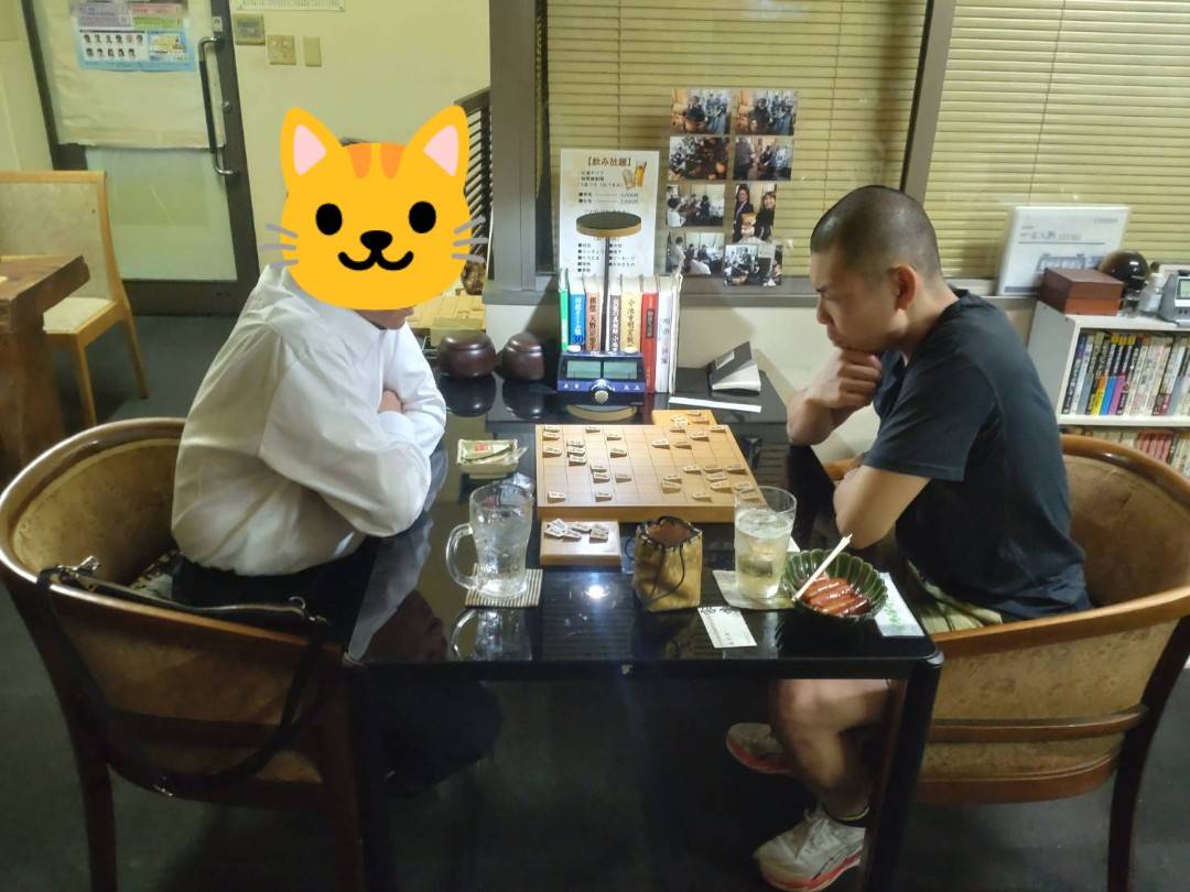 soufu2013's tweet photo. 名古屋「ハチワンダイningバー」より
矢島昭輝さん
矢島さんはステアクライミング世界選手権6位と日本シリーズ総合2位というすごい実績の持ち主！
将棋もお強かった、10切れ負けました；
矢島さん、長崎を楽しんで下さい^^

#矢島昭輝
#ハチワンダイningバー
#ステアクライミング https://t.co/pdJws697Sw
