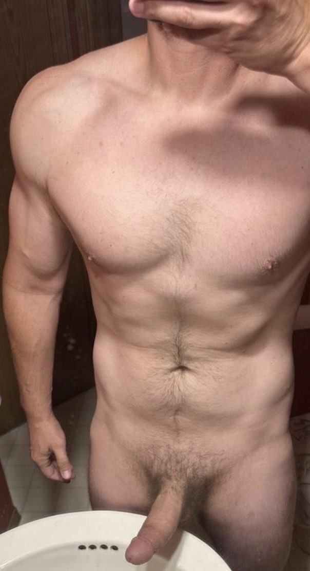 Aaron33224's tweet photo. Any ladies in #wichita want to watch my cock explode?? HMU for location! #bwc #cumshot #latina #cam #vidchat #blowjob #hotwives #swingers #kansas https://t.co/bGwH00nUHB