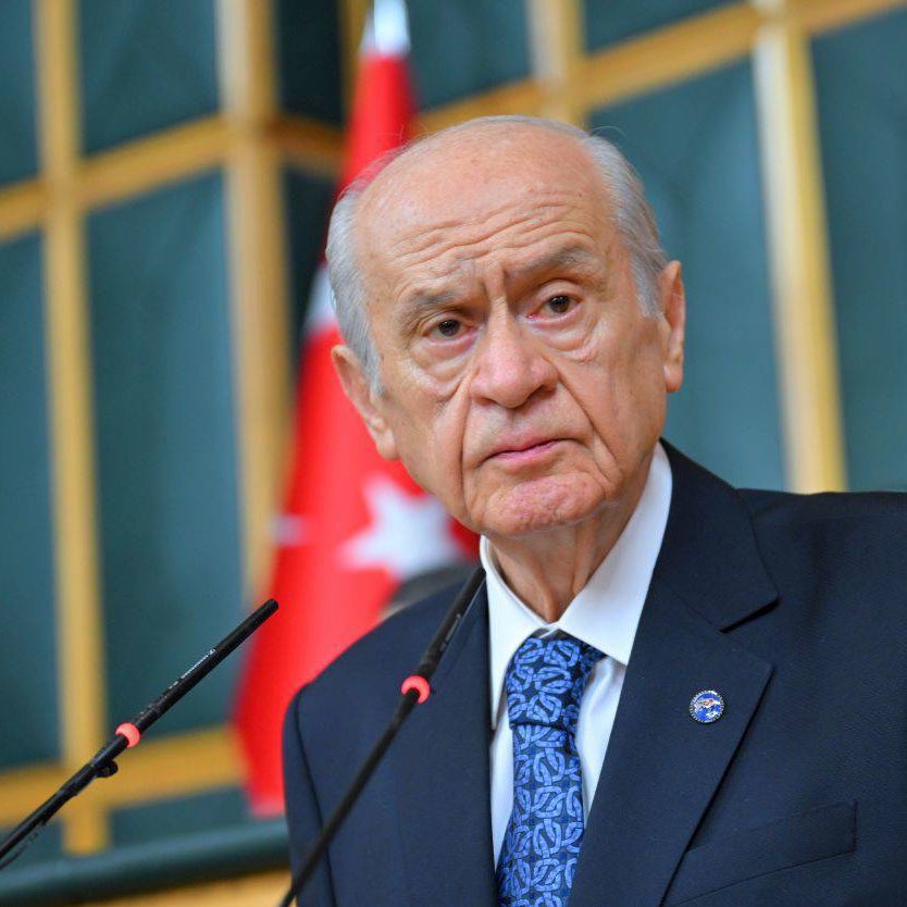 aykiri's tweet photo. Devlet Bahçeli’den Amedspor açıklaması:

- Amedsporun Süper lige yükselmesinden ve burada başarılı olmasından milletimiz memnuniyet duymaktadır.

- Bununla birlikte Amedspor’u kirli projelerine alet etmek isteyenlerin olduğu anlaşılmaktadır ve bu provokasyona karşı en başta kulüp yetkililerinin ve Diyarbakır halkının tepki göstermesi gerekmektedir.

- Bu girişimler terörsüz Türkiye’yi sabote planıdır. Kardeşlik iklimini ve barışı zehirleme girişimidir.

- Amedspor süper ligdeki oyunuyla, elde ettiği başarılarla takdirle takip edilen Türkiye’nin bir futbol kulübüdür ve öyle kalmalıdır.

- Başta Amedspor yöneticileri olmak üzere terörsüz Türkiye’den yana olan herkesi bu konuda duyarlı olmaya, acilen tedbir almaya davet ediyoruz.

- Tribünler terörsüz Türkiye karşıtlarının provokasyon alanı haline getirilmemelidir.
Taraftarlar arasına sızmalar önlenmelidir.

- Amigo kılıklı ihanet şebekelerinin spor, siyaset ve kimlik gibi düzmece yönlendirmelerle barışı tehdit eden bir dil geliştirmesinin önüne geçilmelidir.