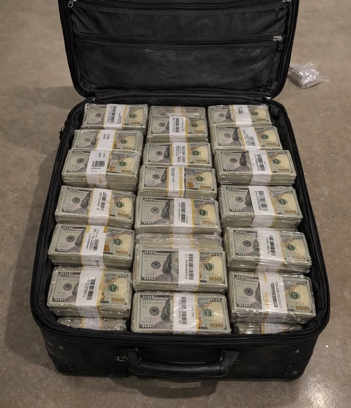 Maansi880317's tweet photo. Money 🤑💰 https://t.co/poJZ1epCys