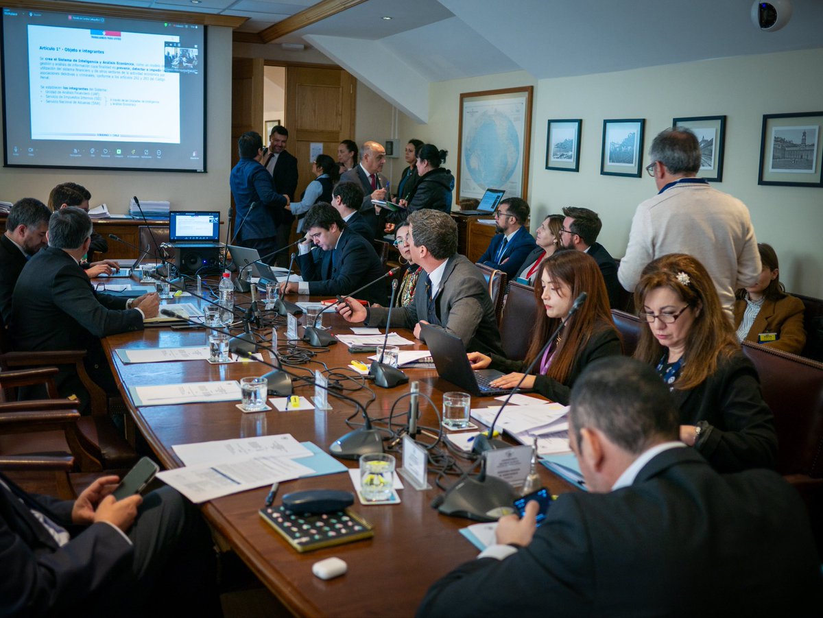 SubseHacienda's tweet photo. Subsistema de Inteligencia Económica

El subsecretario Sebastián Vallebona participa en la Comisión Mixta del proyecto de ley que persigue la ruta del dinero del crimen organizado. https://t.co/s7kvzjpB4s