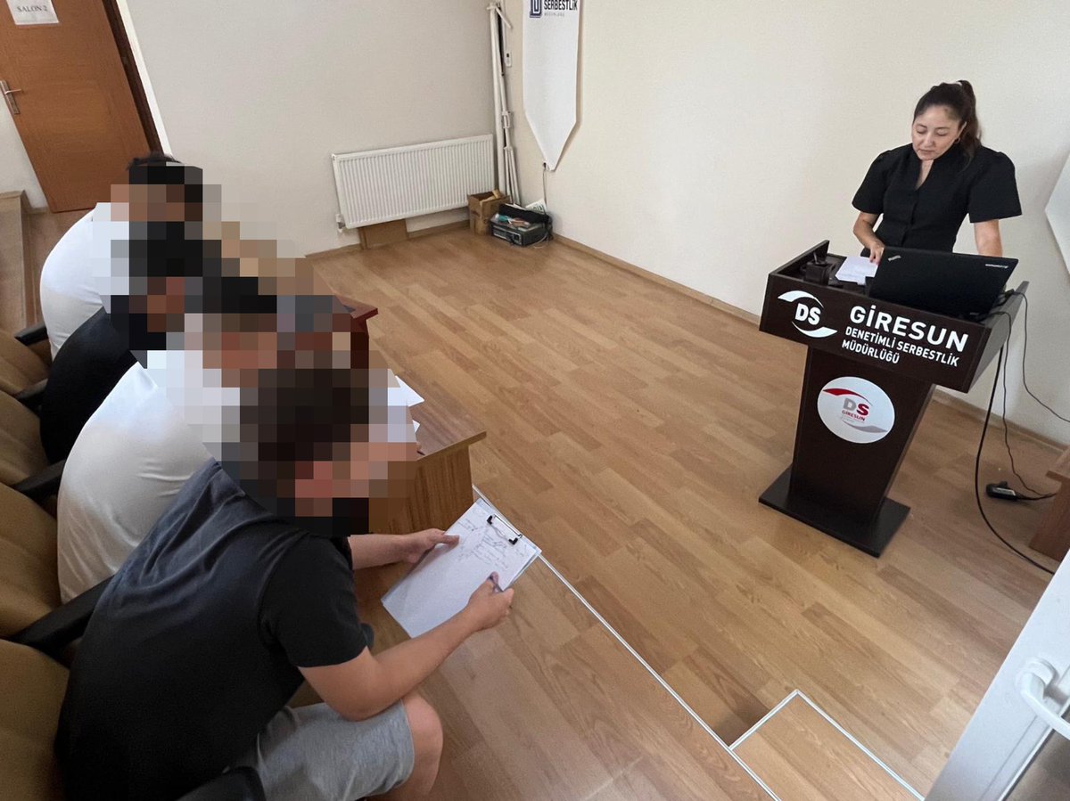 GiresunDsm's tweet photo. Müdürlüğümüzde dosyası bulunan suça sürüklenen çocuklara yönelik, Aile ve Sosyal Hizmetler İl Müdürlüğünde görevli Sosyolog Merve Beşikçi tarafından “Kendini Keşfetme” konulu çalışma gerçekleştirilmiştir.
#cte
#DenetimliSerbestlik https://t.co/KTRQ5T4Dbd