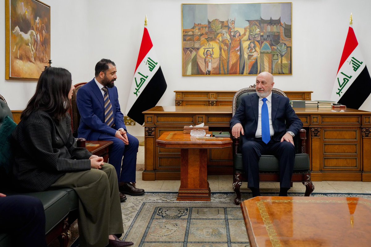 IraqiPresidency's tweet photo. رئيس الجمهورية @nizarAmede يستقبل مديرة مبادرة العراق ومشروع سوريا ضمن برامج الشرق الأوسط السيدة فيكتوريا تايلور والوفد المرافق

موقف العراق الثابت في دعم الحوار والتفاهم لمعالجة التحديات الإقليمية. https://t.co/xuJbYKRTRO