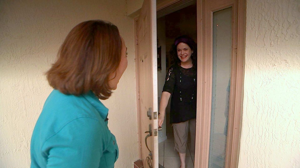 Donna_In_Heaven's tweet photo. Veronique Pozner & Lisa Millar reunited more than three & 1/2 years after the Sandy Hook shooting. Veronique opening the door to Lisa (ABC Foreign Correspondent) #FairUse #NeverHappened this image is a graphic JPEG Quality 53% posted views ela, noise, pca https://t.co/RhvL2C0PRy https://t.co/JmnLagiZUE