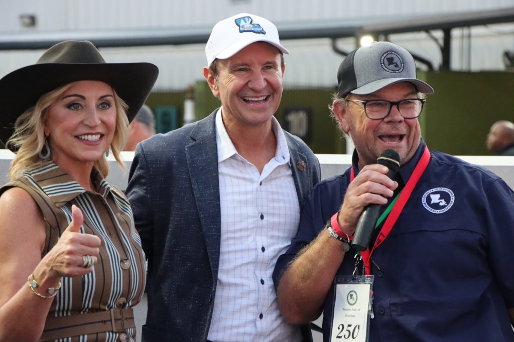 JeffLandry's tweet photo. One of the greatest industries in Louisiana is horse racing. 

The First Lady and I enjoyed being in St. Landry Parish at Copper Crowne where we discussed marrying the veterinarian program at LSU with this great facility— giving students an opportunity to work with large animals. https://t.co/WC4VfdNFby