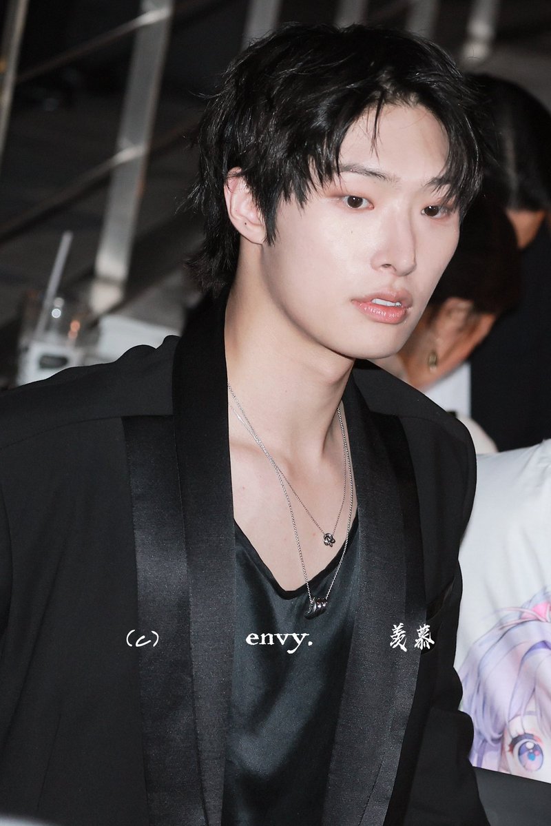 mglooks's tweet photo. today's mingi https://t.co/GTINlYwIde