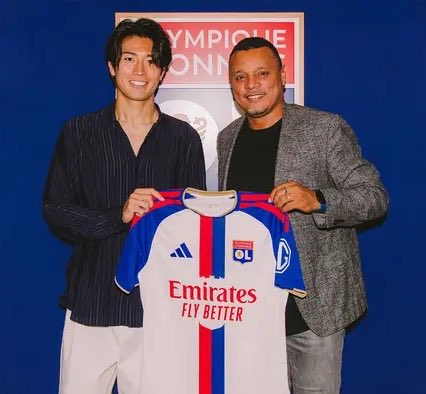 _BeFootball's tweet photo. 🚨 OFFICIEL ! KEITO NAKAMURA 🇯🇵 QUITTE REIMS ET REJOINT L’OL JUSQU’EN 2030🃏 ! ❤️💙🦁

👉 1 M€ fixe
👉 19 M€ BONUS 😳
👉 intéressement maximum de 12,5% sur une éventuelle plus-value future.  

Il débarque en tant que joker 🃏 ! 

(@OL) https://t.co/0vg4wShvEE