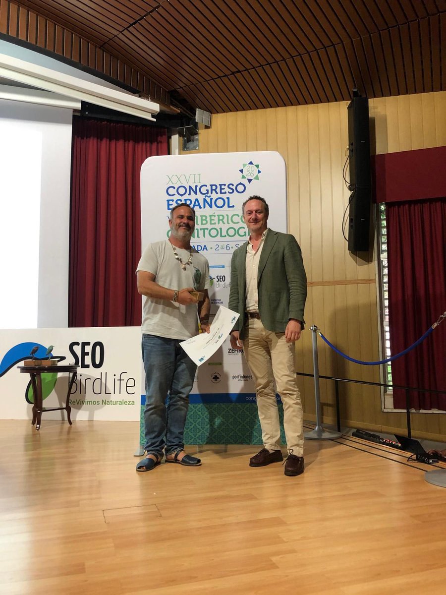 MedioAmbAND's tweet photo. 🦅 Andalucía refuerza su compromiso con la conservación de las aves.

El director general de Política Forestal y Biodiversidad, @juanrapv, ha participado en la inauguración del #27CEO, de @SEO_BirdLife, donde ha destacado los avances en recuperación de especies. https://t.co/02cXaIuO2k