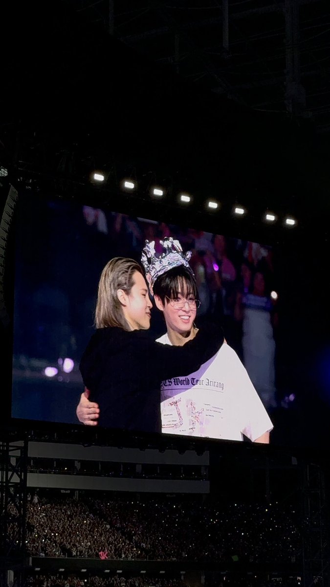 jikookb_'s tweet photo. QUIÉN TOMÓ ESTA FOTO??? 😭😭😭 https://t.co/0oawycaQKP