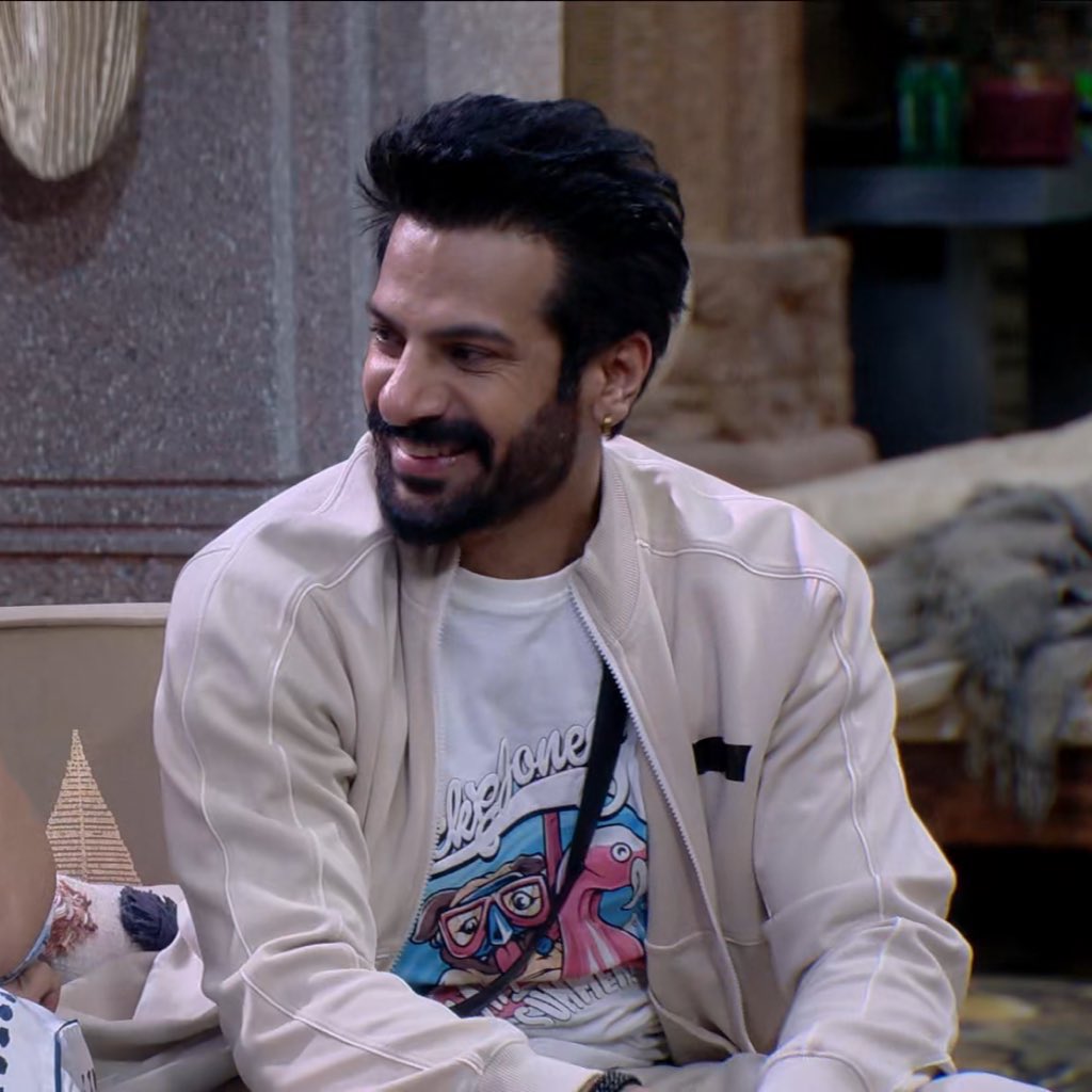 Jess41053210's tweet photo. Magic looks a lot like your smile 🪄 🤍

#KaranVeerMehra 
#Kvmnation 
@KaranVeerMehra https://t.co/9N2AAONC6X