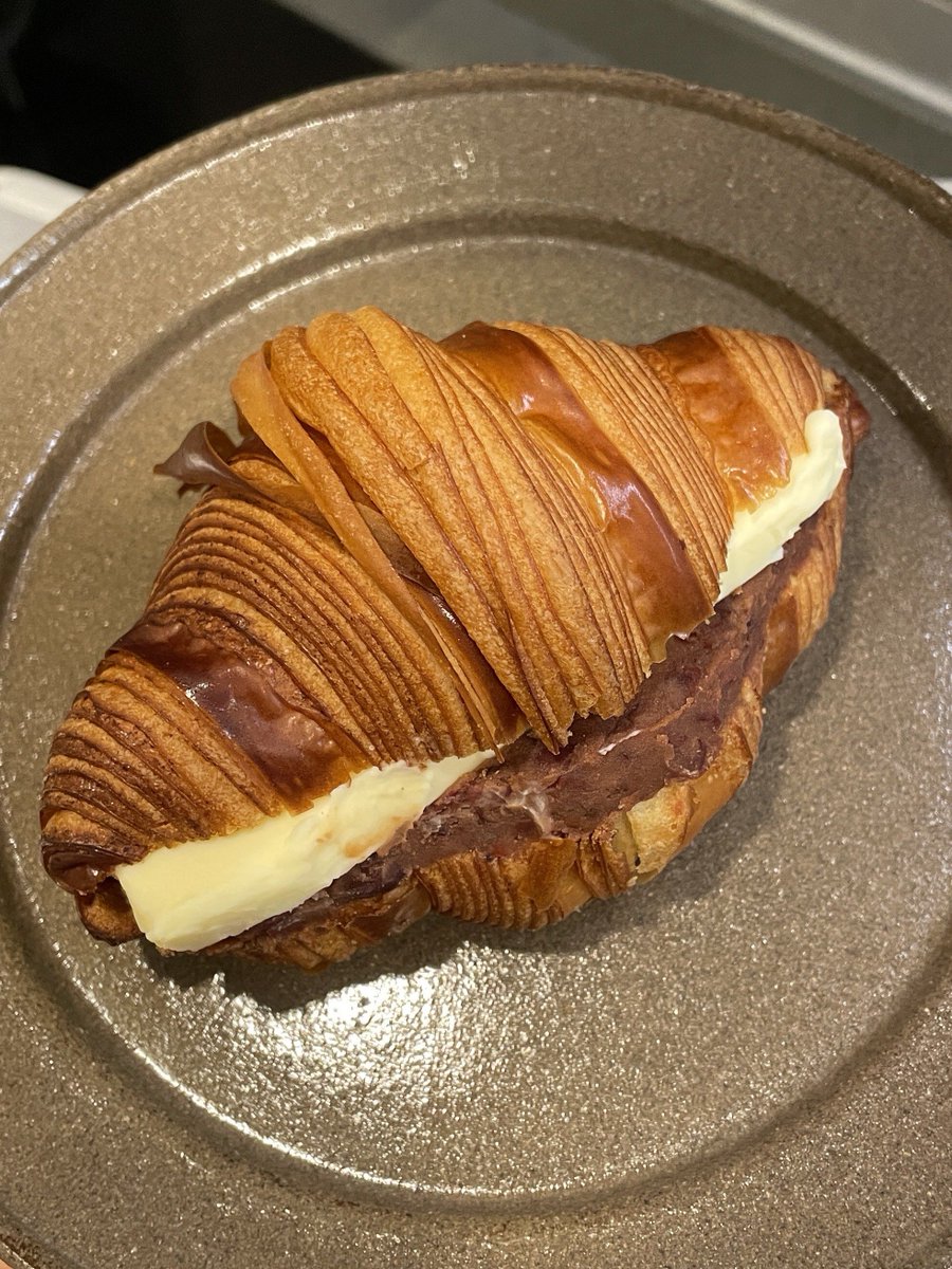 funkmxnqlncxv's tweet photo. Nothing beats a warm, buttery croissant fresh from the bakery—morning mood officially locked in ， https://t.co/qlxWUf82lZ