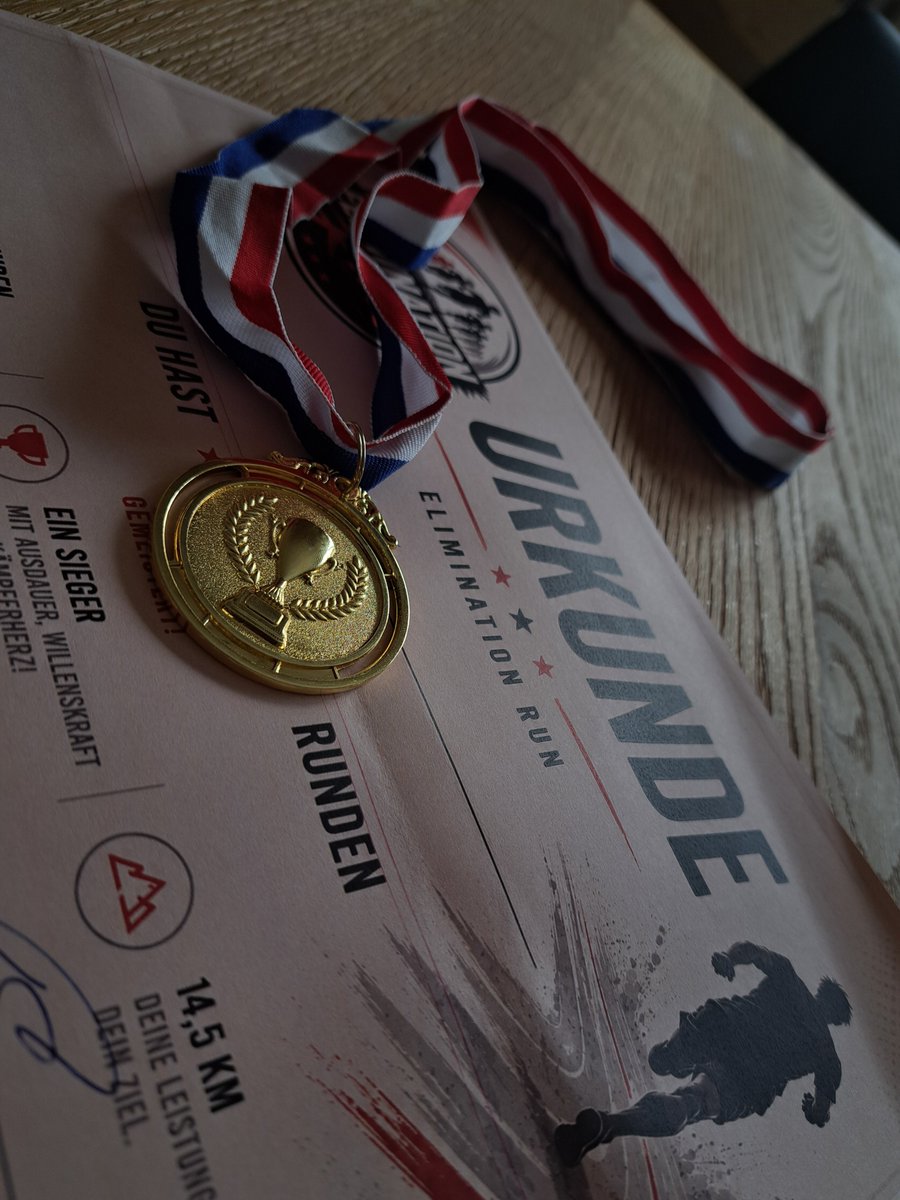 CinnamonRoll29k's tweet photo. All that training finally paid off. 14.5 km later, 3rd place 🥉now I’m fucking exhausted omg https://t.co/gE8a7tAr1X