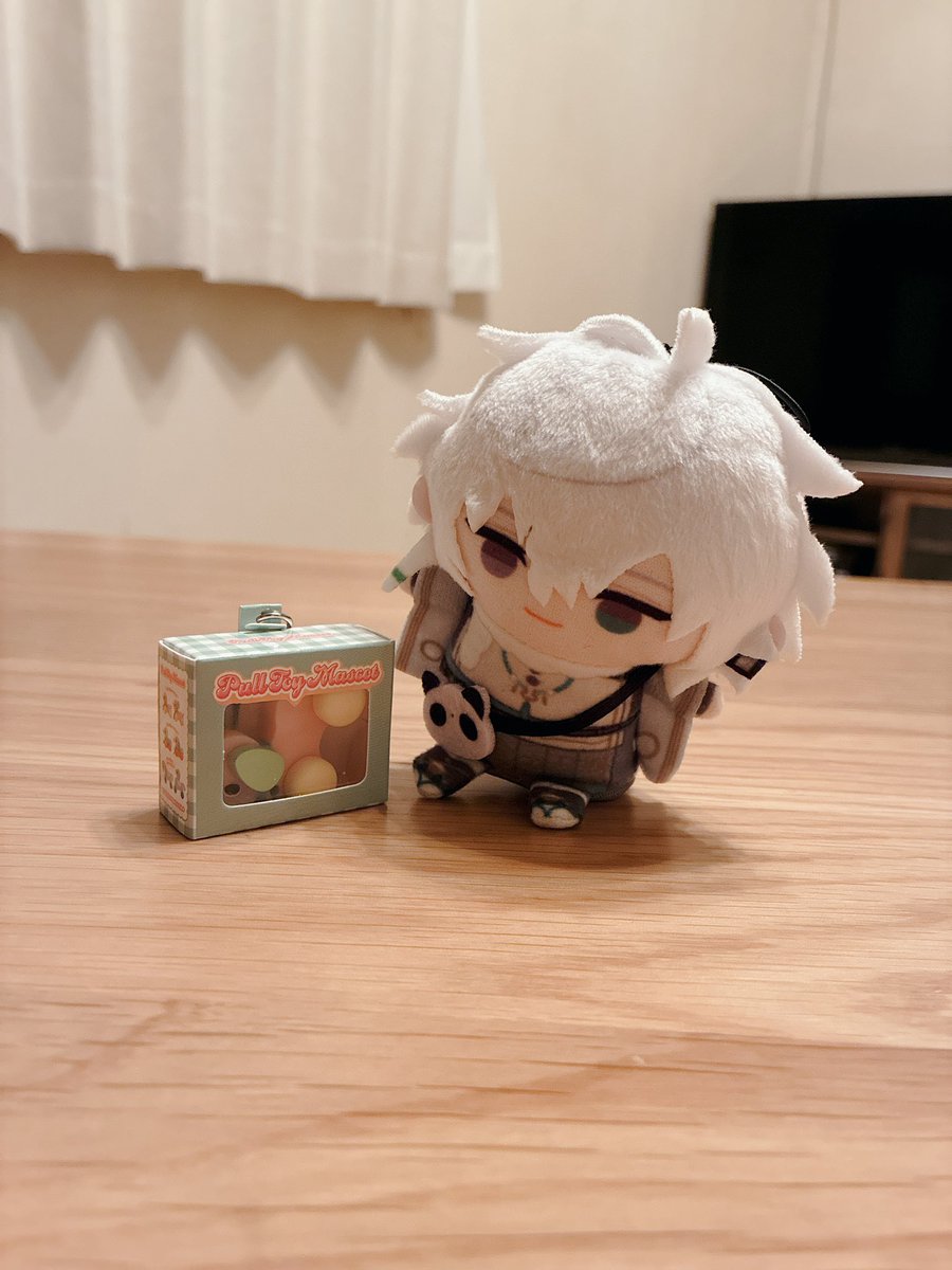 tofupuu's tweet photo. カゲツ、おもちゃだよ https://t.co/R67SSujev9