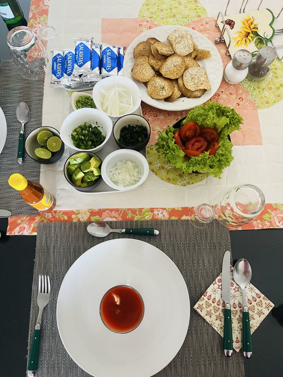 FdezErnst's tweet photo. @RetroHighway Elevated Shrimp cocktail https://t.co/t3AuBnJRPB