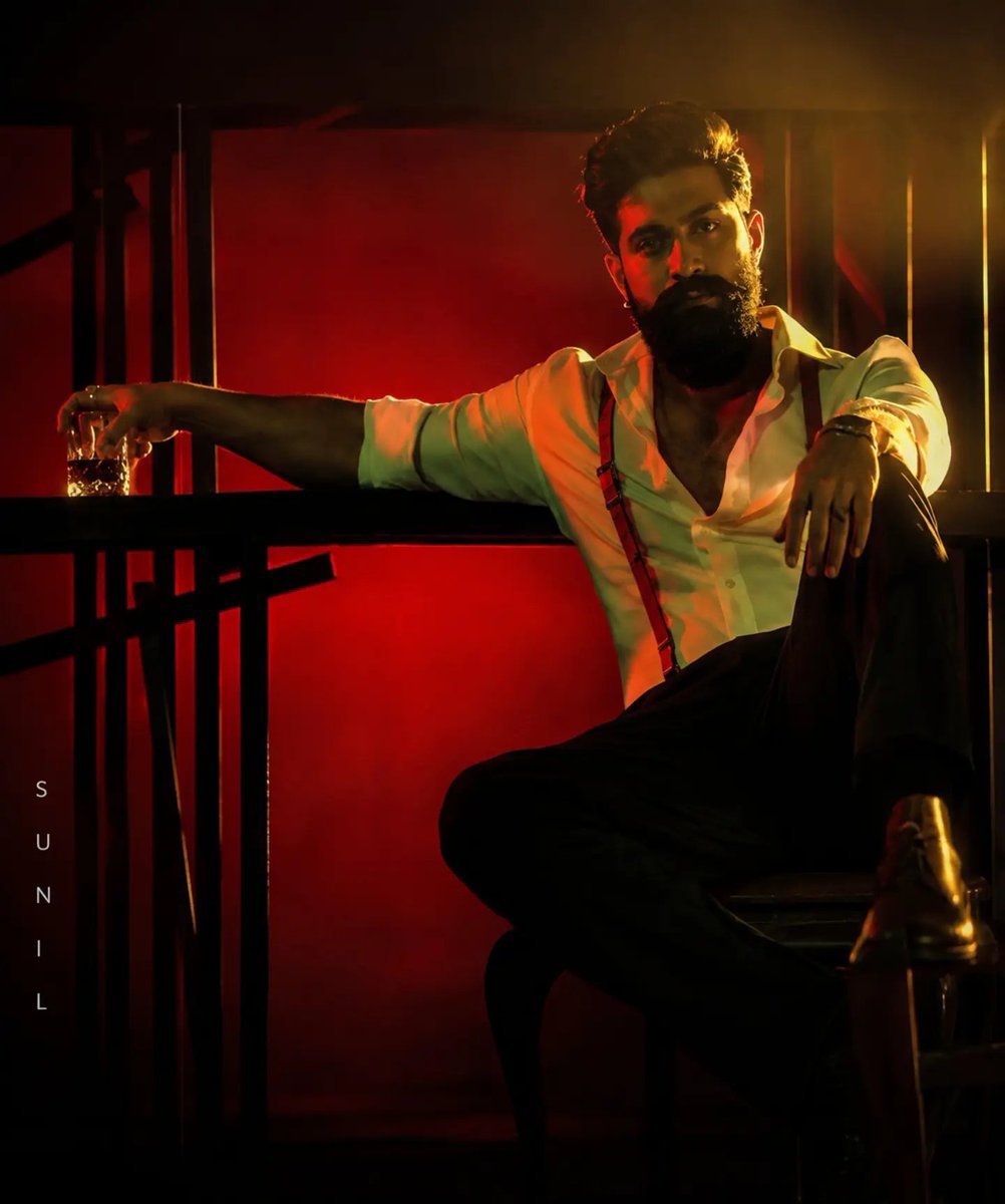 cineverss's tweet photo. This Was Yash Best Look 🥵🥵 https://t.co/WxSTsPAW7V