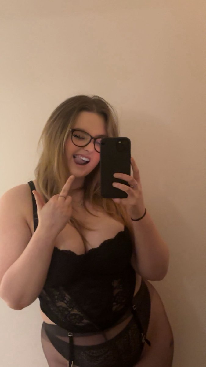 YoungDevilish's tweet photo. Let’s make my bank account huge like my tits https://t.co/2o2S1qj8YV