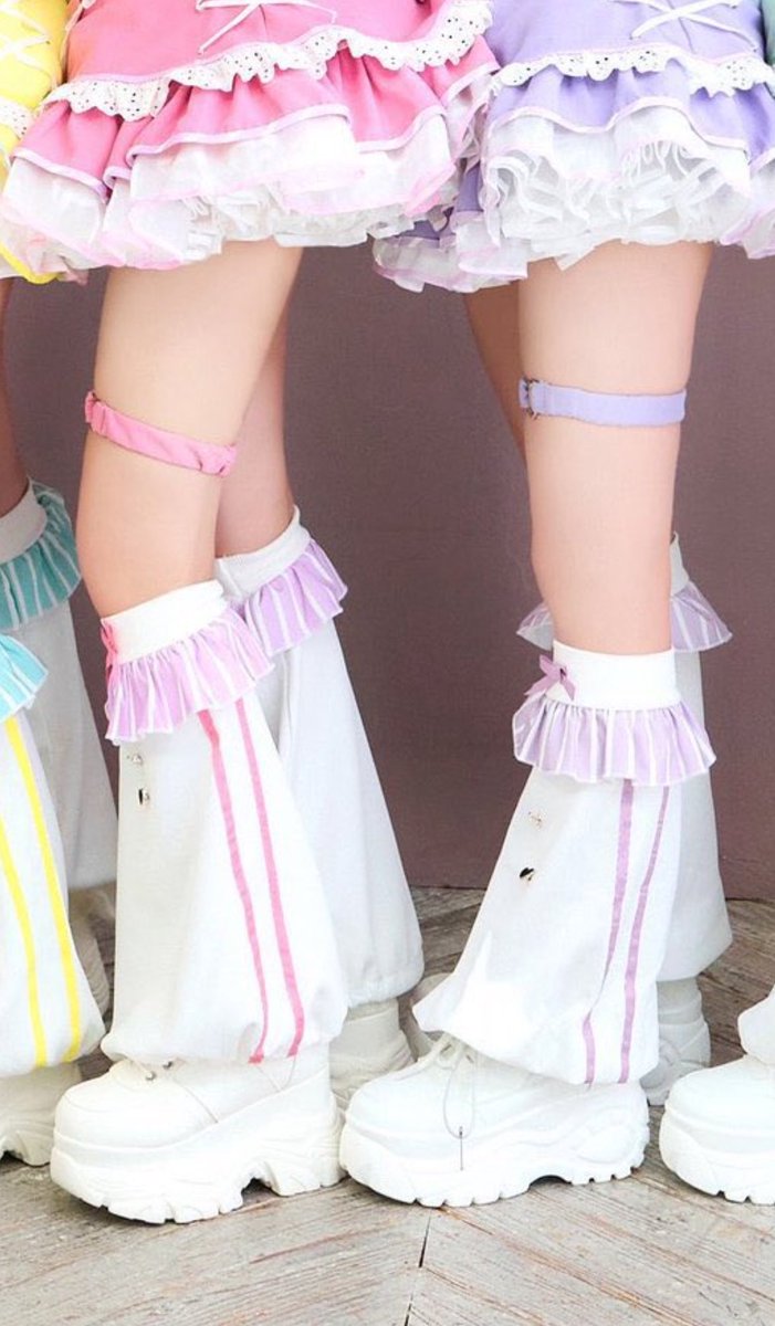 ayumizukitty18's tweet photo. レッグウォーマーにときめきを感じる平成女児 https://t.co/t5MjB7aZ7Z