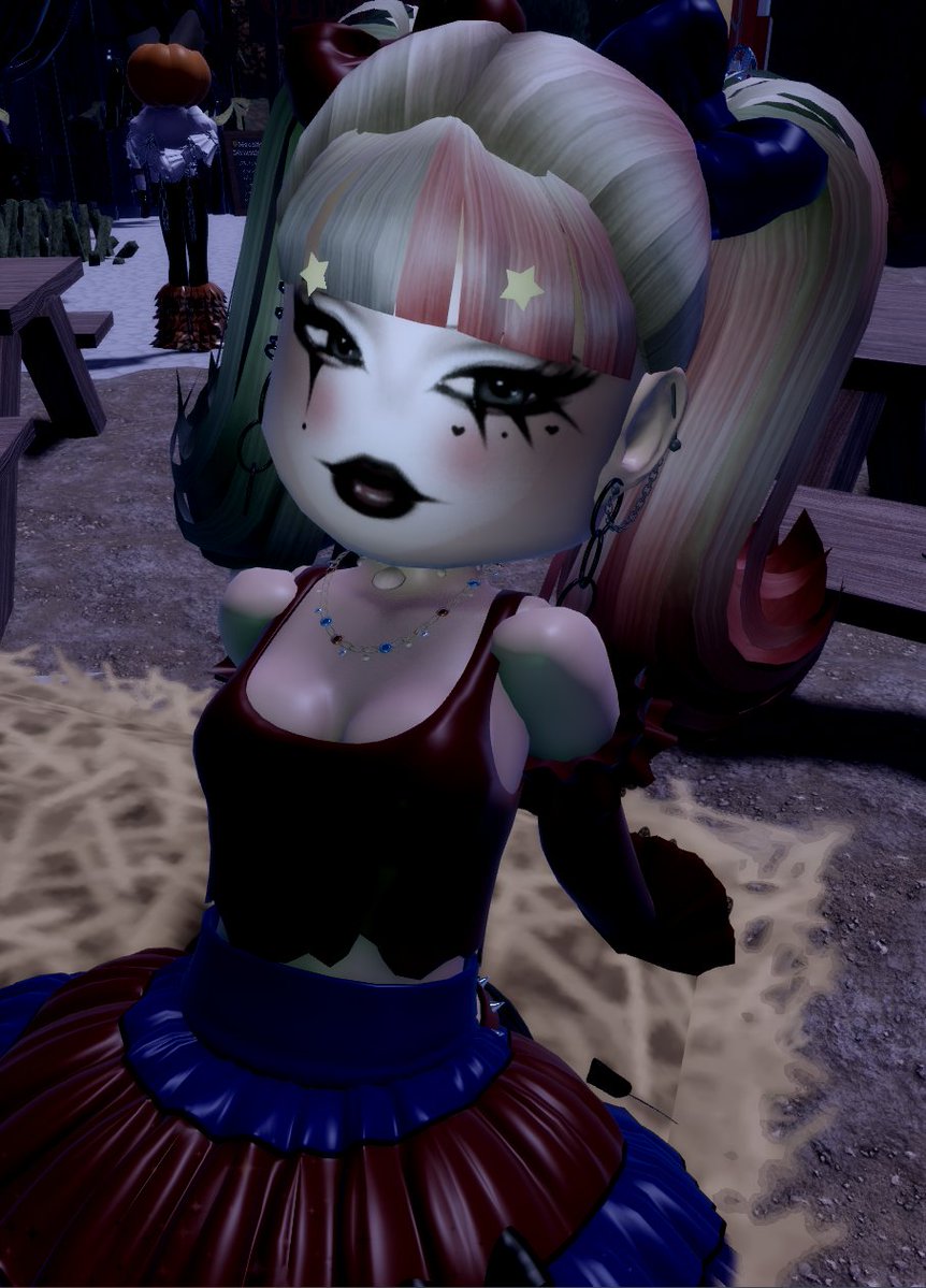 Arenlifestyle's tweet photo. who is this divaaa #royalehigh #RHOTC https://t.co/VApw9tCn1Q