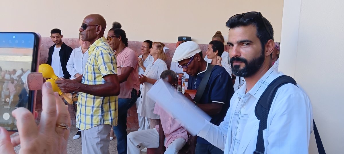Comunicahptr's tweet photo. Es efectuado, acto de inicio de curso de las carreras de Ciencias Médicas,  del Hospital de #TrinidaddeCuba,  dando la bienvenida , directivos Municipales , del centro , Claustro de Profesores, la radio y músicos de la localidad sureña de #Cuba. https://t.co/r5nFCT8SvJ