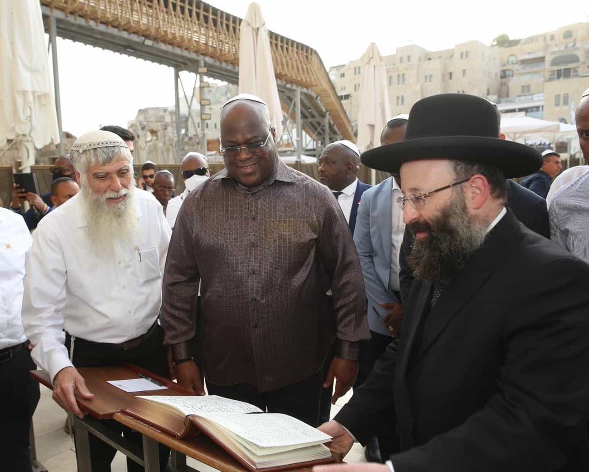 ali_naka's tweet photo. Tshisekedi is a sellout! https://t.co/gNRZCTd1hB