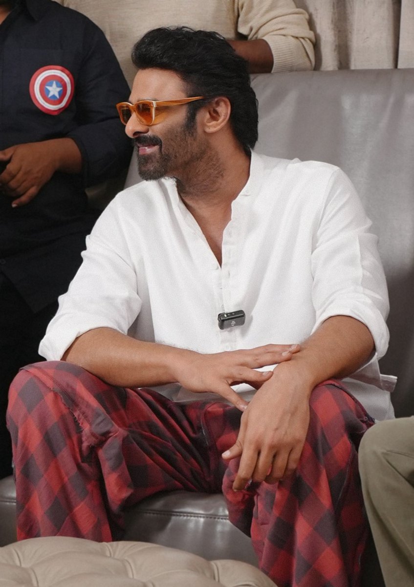 cineverss's tweet photo. Prabhas #Spirit Look 🔥 https://t.co/eFMim9z9Jd