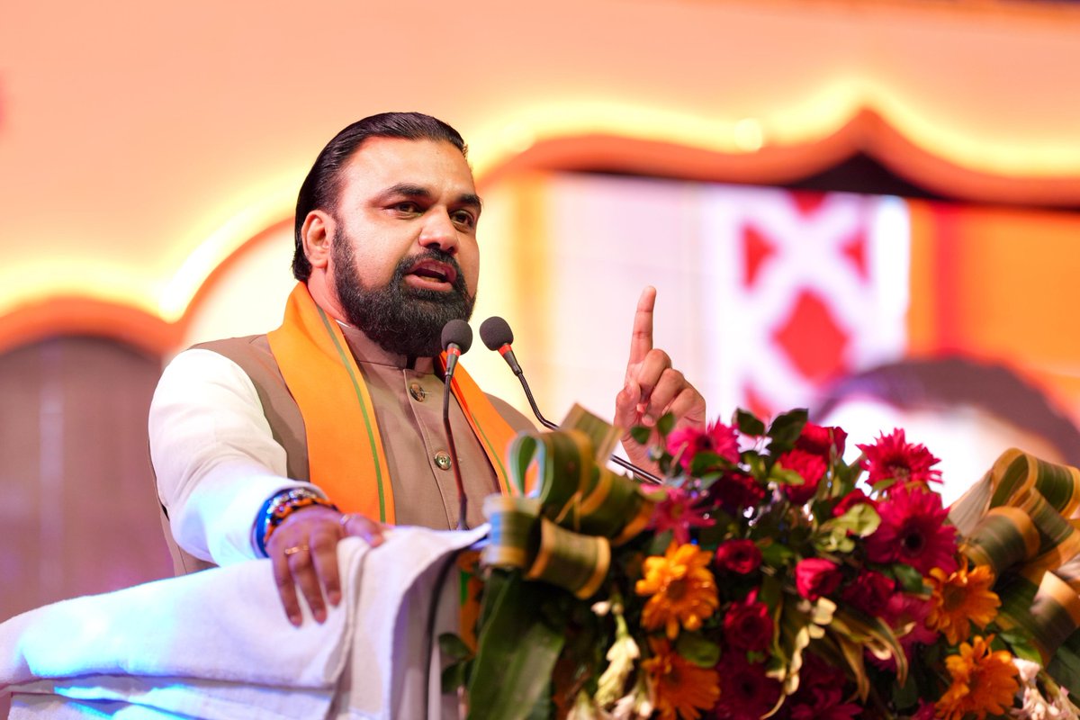 officecmbihar's tweet photo. उन्होंने कहा कि बिहार ऐतिहासिक, सांस्कृतिक और आध्यात्मिक विरासत की  धरती है। इसी पावन भूमि पर गुरु गोविंद सिंह जी और भगवान महावीर का जन्म हुआ तथा भगवान बुद्ध को ज्ञान की प्राप्ति हुई। ऐसी गौरवशाली विरासत वाली धरती को विकास और समृद्धि के नए शिखर पर ले जाना हम सभी की जिम्मेदारी है। https://t.co/gW314SGsgM