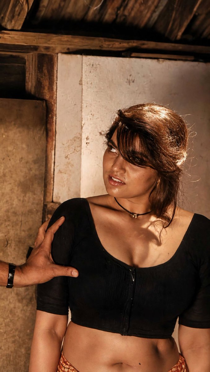 hariharakumar_'s tweet photo. #SilkSmitha இப்போ இருந்திருந்தா 65 வயசு… ❤️‍🔥
ஆனா அந்த sharp eyes, bold attitude, unmatched glamour எல்லாம் இன்னும் அப்படியே இருந்திருக்கும்! 😮‍💨🔥
இந்தக் காலத்து heroines-க்கும் tough competition கொடுத்திருப்பாங்க! 👑
#SilkSmithaForever https://t.co/rpc1PtEt9T