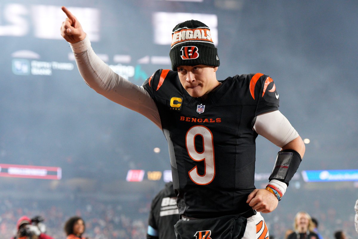 PFF's tweet photo. Lowest pct of plays being turnover worthy over the last 10 seasons (min. 2000 attempts)

Joe Burrow               2.1%
Tom Brady               2.1%
Justin Herbert        2.1%
Aaron Rodgers       2.3%
Kyler Murray           2.5%
Russell Wilson       2.5%
Patrick Mahomes  2.6% https://t.co/3XtQtxfNTZ