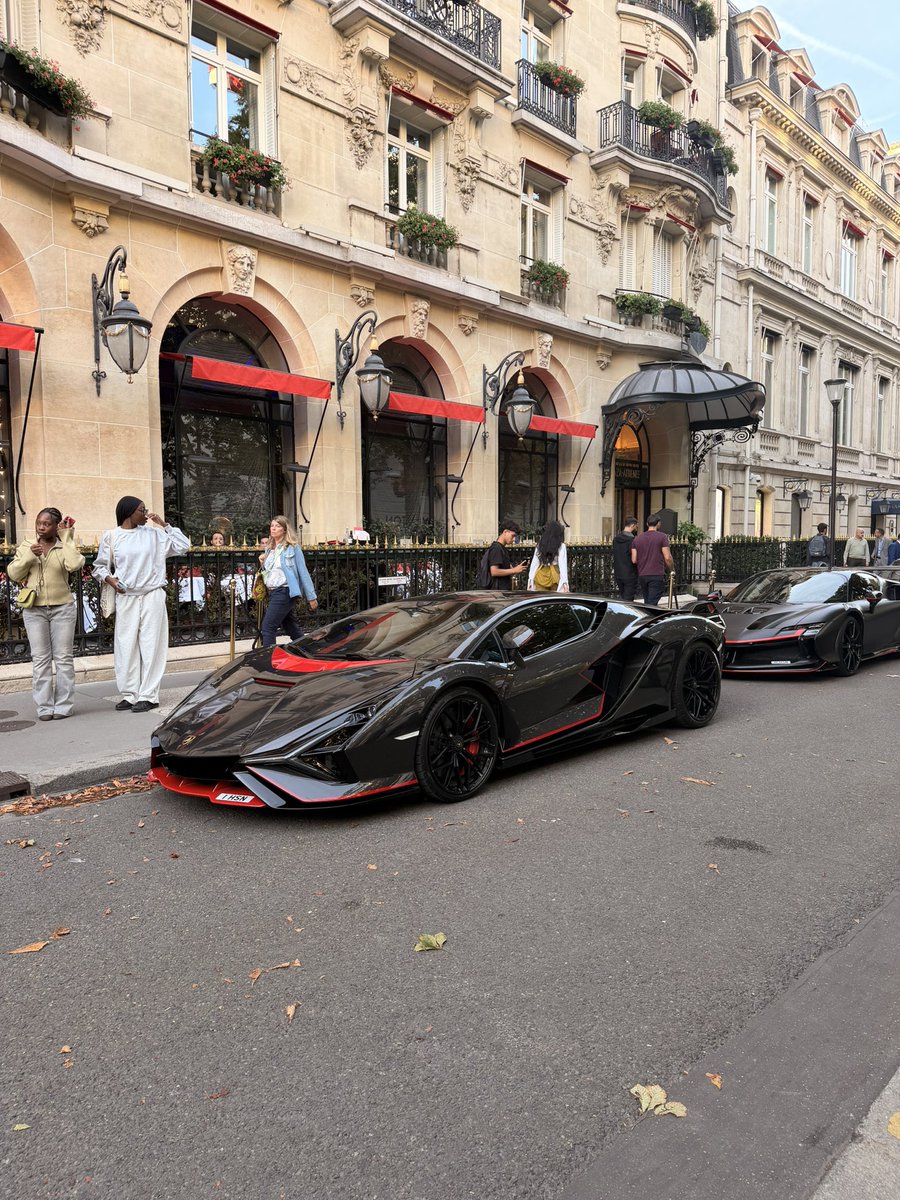 911addict_'s tweet photo. Je suis passé faire un tout en rentrant du taff.

Faut vraiment qu’on Parle de Paris en ce moment https://t.co/zvfvGd4CcW