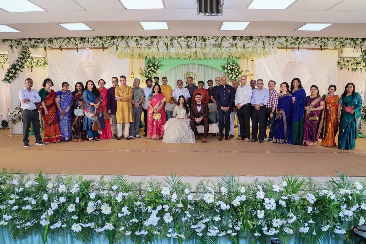 mafoikprajan's tweet photo. Delighted to bless Jagath/Shreya, IIM-Kozhikode classmates working for Crisil/TVS, alongwith many of the Ma Foi alumni families ! Jagath is the only son of Mr E Balaji, CHRO of TVS Supply Chain Solutions Ltd, who began his career as a fresh MBA in #MaFoi & grew to be the CEO over 17 years, smoothly transitioning into Randstad India. Amazing continuity of the spirit of Ma Foi over generations ! Best wishes !