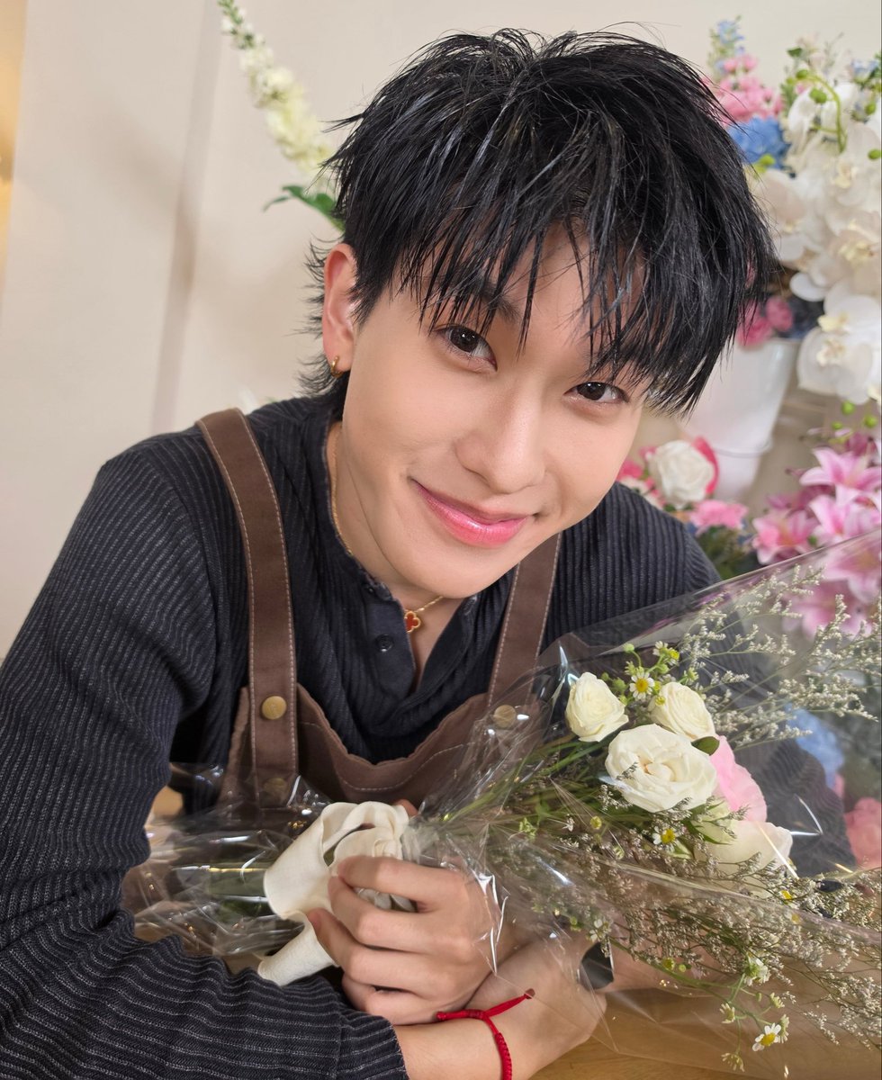 avadakkkedavra's tweet photo. ดอกไม้ที่คอล่ะ ?

— ดอกไม้ที่คอ มีคนให้ครับ อันนี้ก็ต้องแล้วแต่ดวง แล้วแต่อะไรด้วย 😌

(♡) #ต้าห์อู๋ออฟโรด #DaouOffroad⋆₊˚ https://t.co/FiksbkAPEY