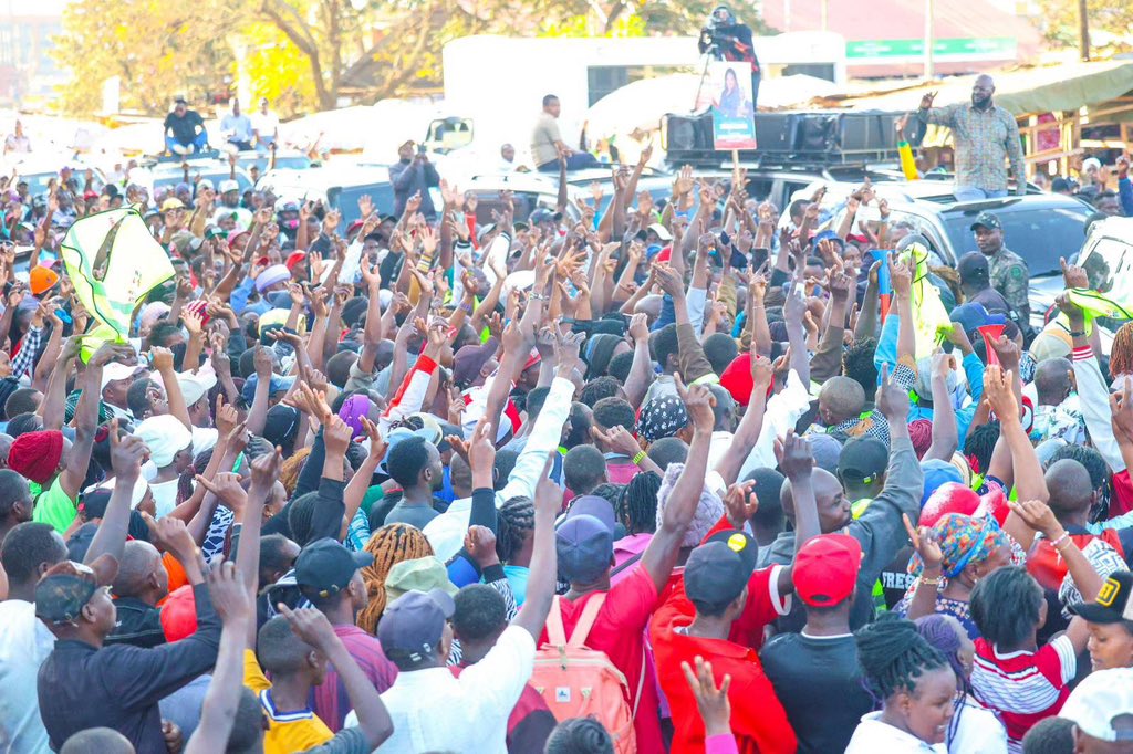 MsenanguFM's tweet photo. People’s Party Leader, Ndindi Nyoro address thousands of Kabati residents.

He emphasised on Free Basic Education from January 2028, better Healthcare and Job creation. https://t.co/boU85ngsXG