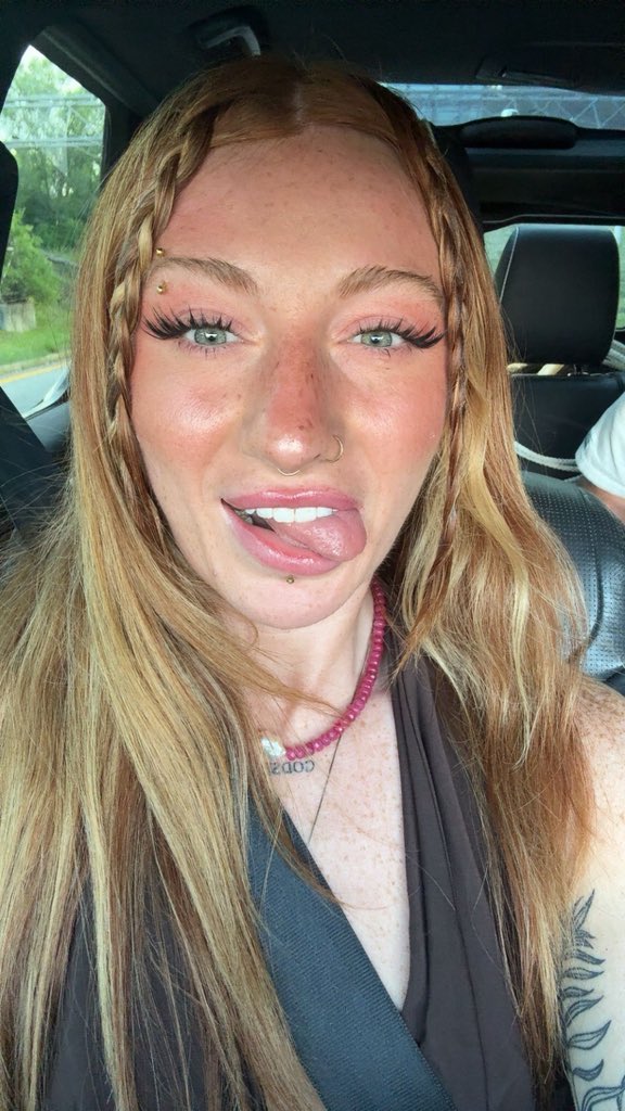 alexaftrll's tweet photo. no one likes my face pics but imma post it anyways😽 https://t.co/1LQ19ft4cH