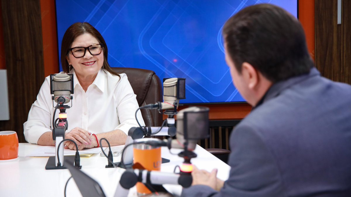 imeldacastromx's tweet photo. 🎙️ Con @VictorTorresLD en @linea_directa hablamos de los resultados presentados por nuestra presidenta @Claudiashein en su Segundo Informe y del rumbo que tiene la Transformación en México y #Sinaloa.

A nosotros nos toca seguir organizando y fortaleciendo el movimiento. La unidad se construye todos los días, y en eso estamos.

#Sinaloa2Informe