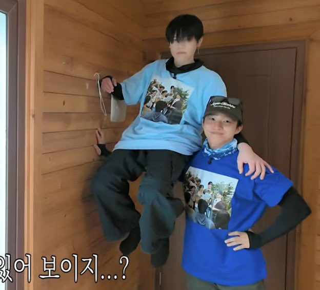 myu_Lya's tweet photo. 왼이랑 른 손크기 이만큼 차이나는데 정작 른이 왼 한팔로 들어버리는 씨피 뮤멩 https://t.co/MzRRXKwsEY