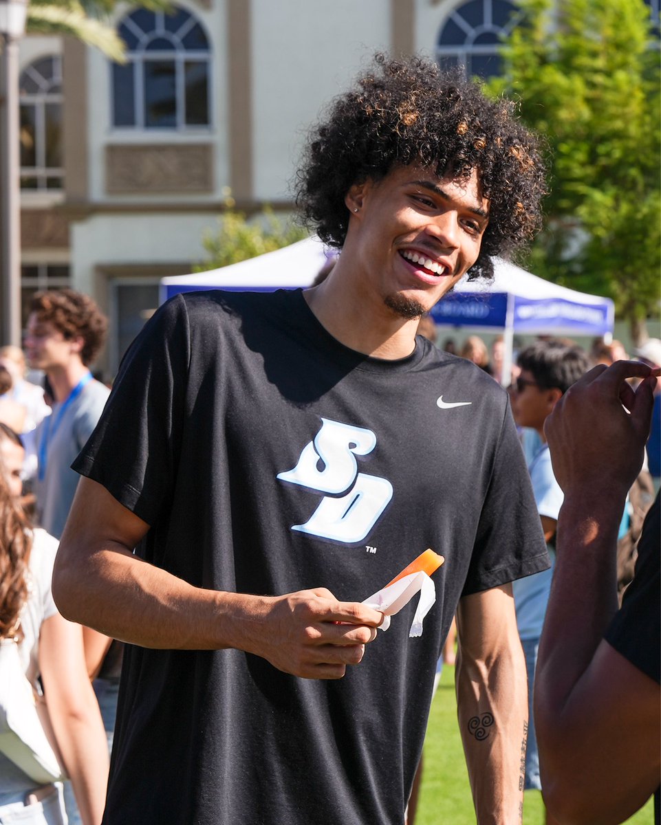 usdmbb's tweet photo. That first week feeling ☀️

#GoToreros | @Baker_Electric https://t.co/N2YRCRnnju