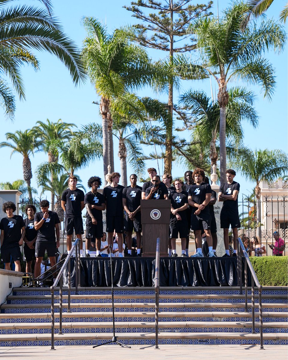 usdmbb's tweet photo. That first week feeling ☀️

#GoToreros | @Baker_Electric https://t.co/N2YRCRnnju