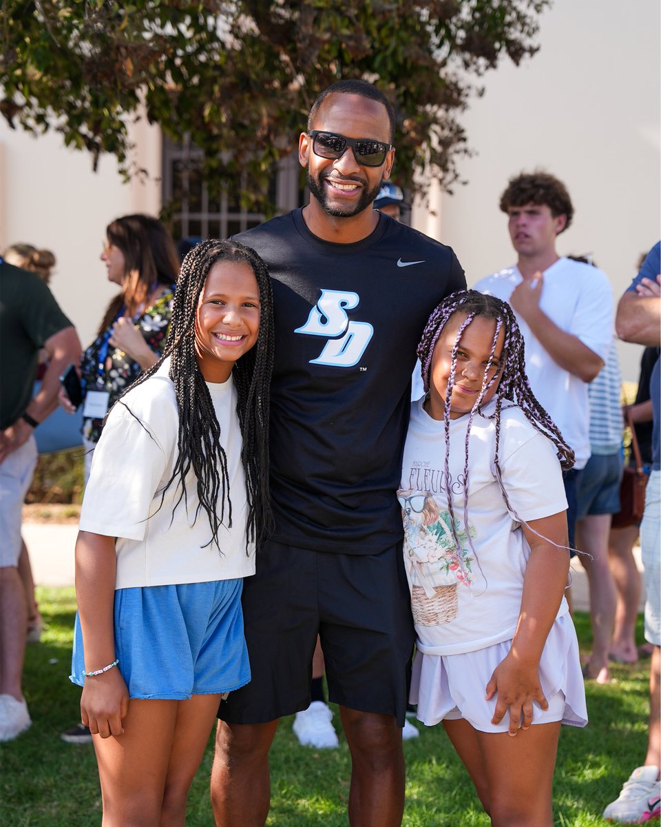usdmbb's tweet photo. That first week feeling ☀️

#GoToreros | @Baker_Electric https://t.co/N2YRCRnnju