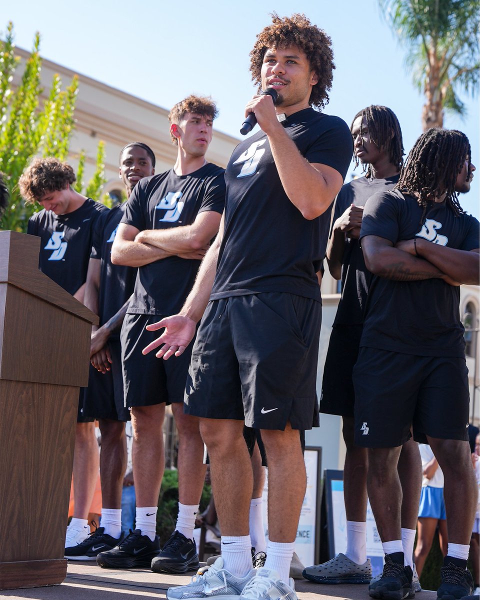 usdmbb's tweet photo. That first week feeling ☀️

#GoToreros | @Baker_Electric https://t.co/N2YRCRnnju