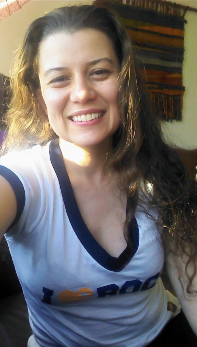 LinaMar42178708's tweet photo. "Vuelve siempre tu rostro hacia el sol, y entonces las sombras quedarán atrás".
Espero tengas una feliz tarde, en este luminoso miércoles que nos regala la vida.
Trata de estar a la altura de lo que deseas.
Beso que vuela hasta ti 💞🥰💘 https://t.co/jv5GHhqKOP