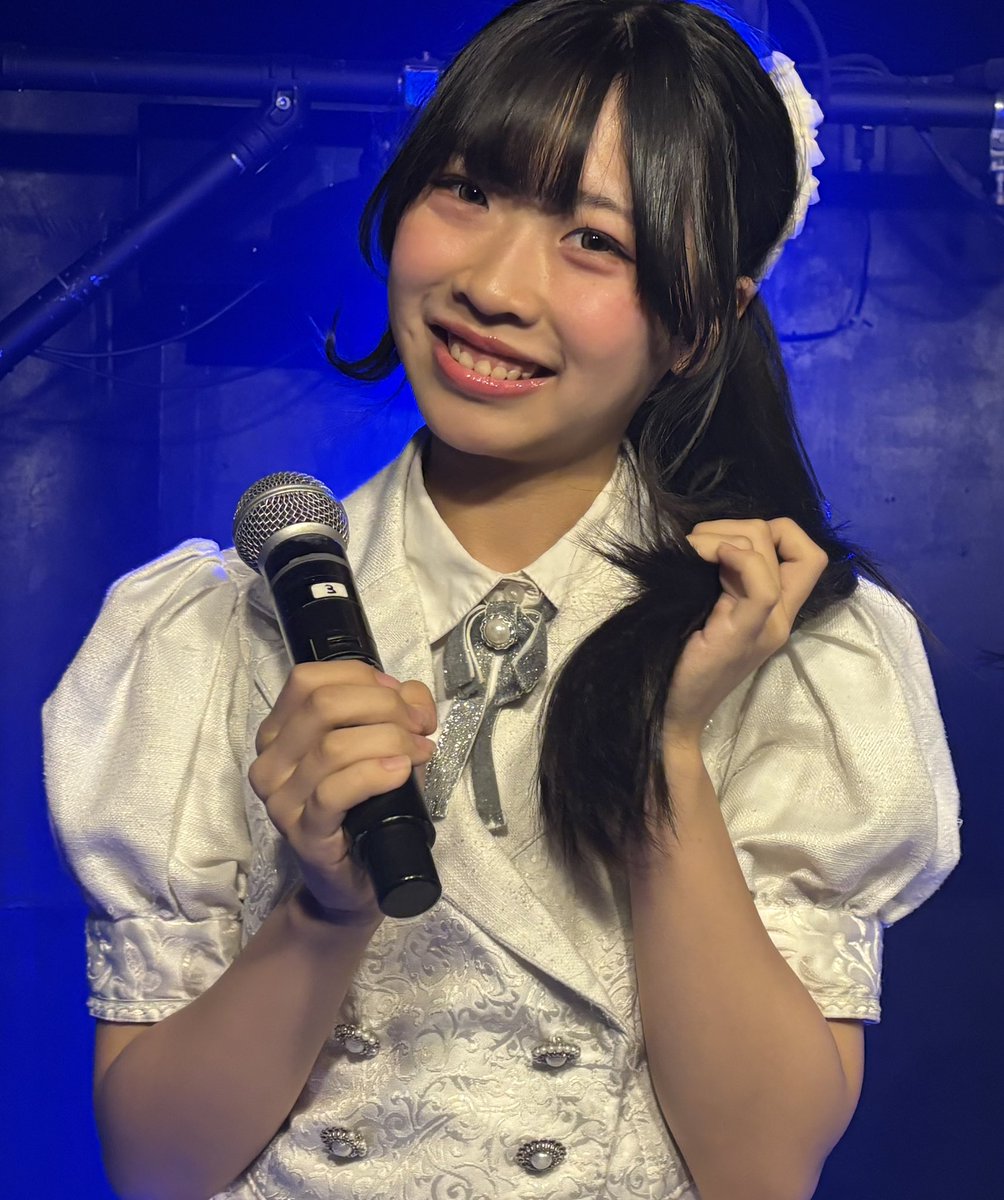 myblu2liquid's tweet photo. 9/2 ミーグリ　ポニーテールDAY
#CHEReB 
#夏井伊知花
なついちサロンのカリスマのポニテ🩵
ロングのポニテが揺れるのは王道でかわいいよね🩵　
先を巻いていい感じにまとまって揺れるからかわいさアップ⤴️ 
狭いミーグリでポニテが揺れて隣のゆきちゃに当たる攻撃力もアップ⤴️ https://t.co/InrJFWNaGG
