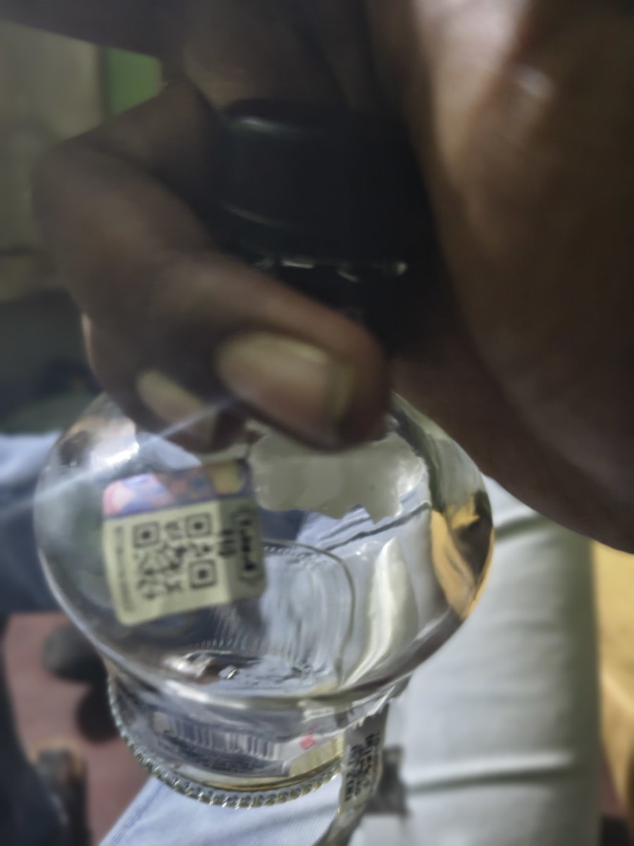 NaveenBndar's tweet photo. ₹250 on the price, but ₹270 collected at the liquor shop. 🤷‍♂️
Bought this today and I have the bill/proof attached.
Earlier, under the previous government, the additional charge was ₹10. Now it’s ₹20.
@VigneshTvkCbe
@CMOTamilnadu #tvk #thalapathy #TVKHQITWingOffl https://t.co/zZpZo7n0uf