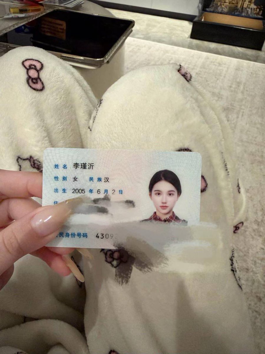 Greta34888785's tweet photo. 新人刚玩x

有谁要来锐评我20岁女大的福嘛？

无🚪来就给   我准备要删了 https://t.co/gneMoM6DJe