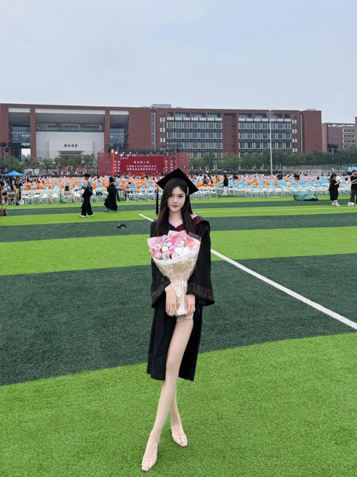 Greta34888785's tweet photo. 新人刚玩x

有谁要来锐评我20岁女大的福嘛？

无🚪来就给   我准备要删了 https://t.co/gneMoM6DJe